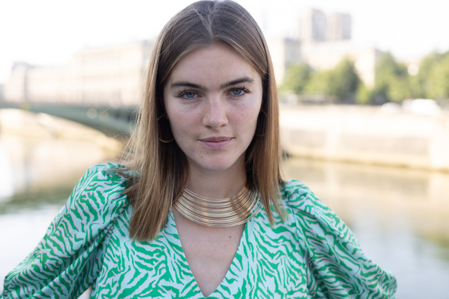 Haut à motif vert et rose