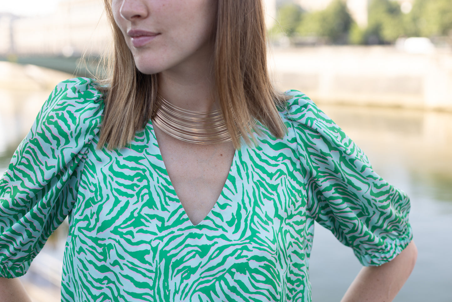 Haut à motif vert et rose