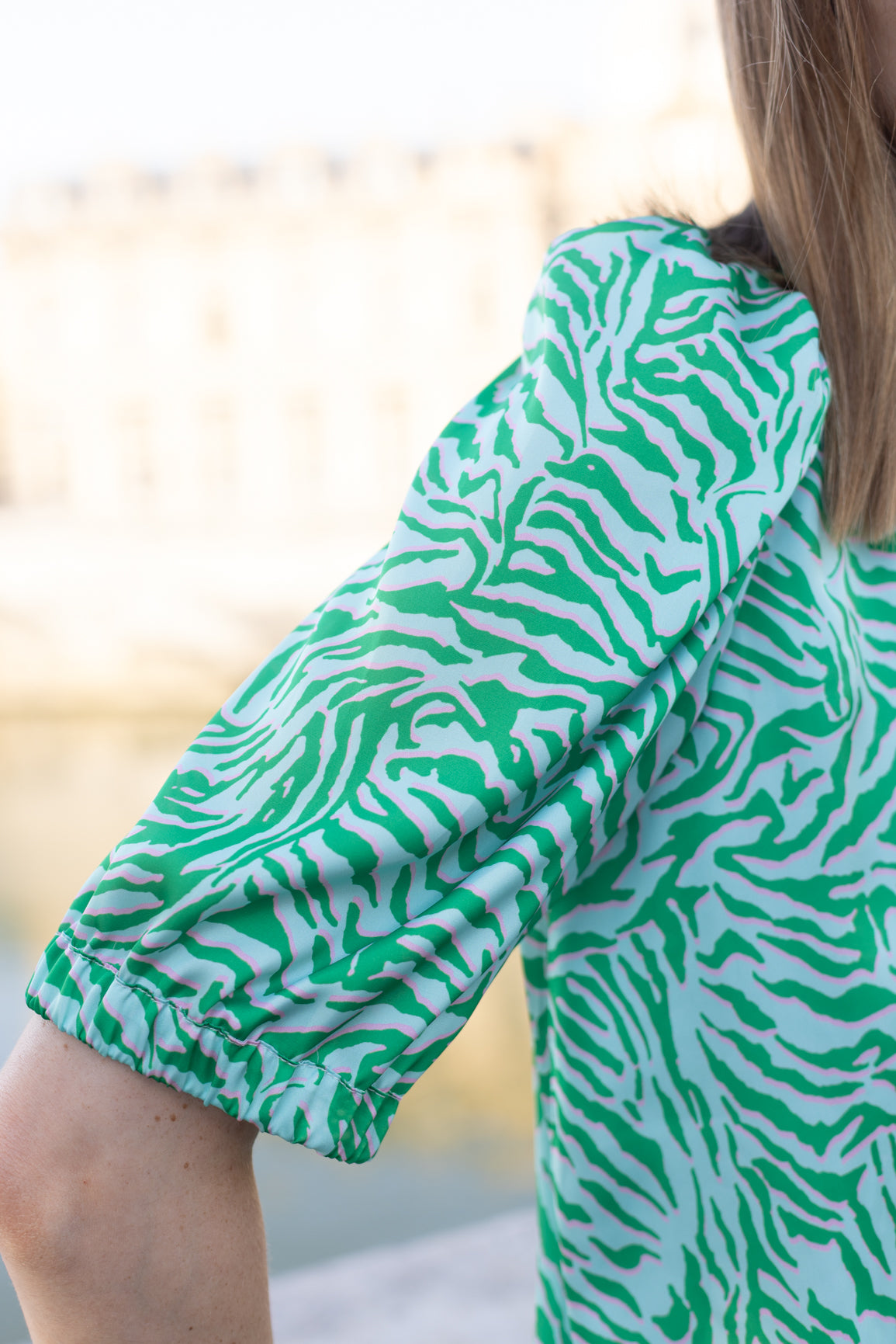 Haut à motif vert et rose