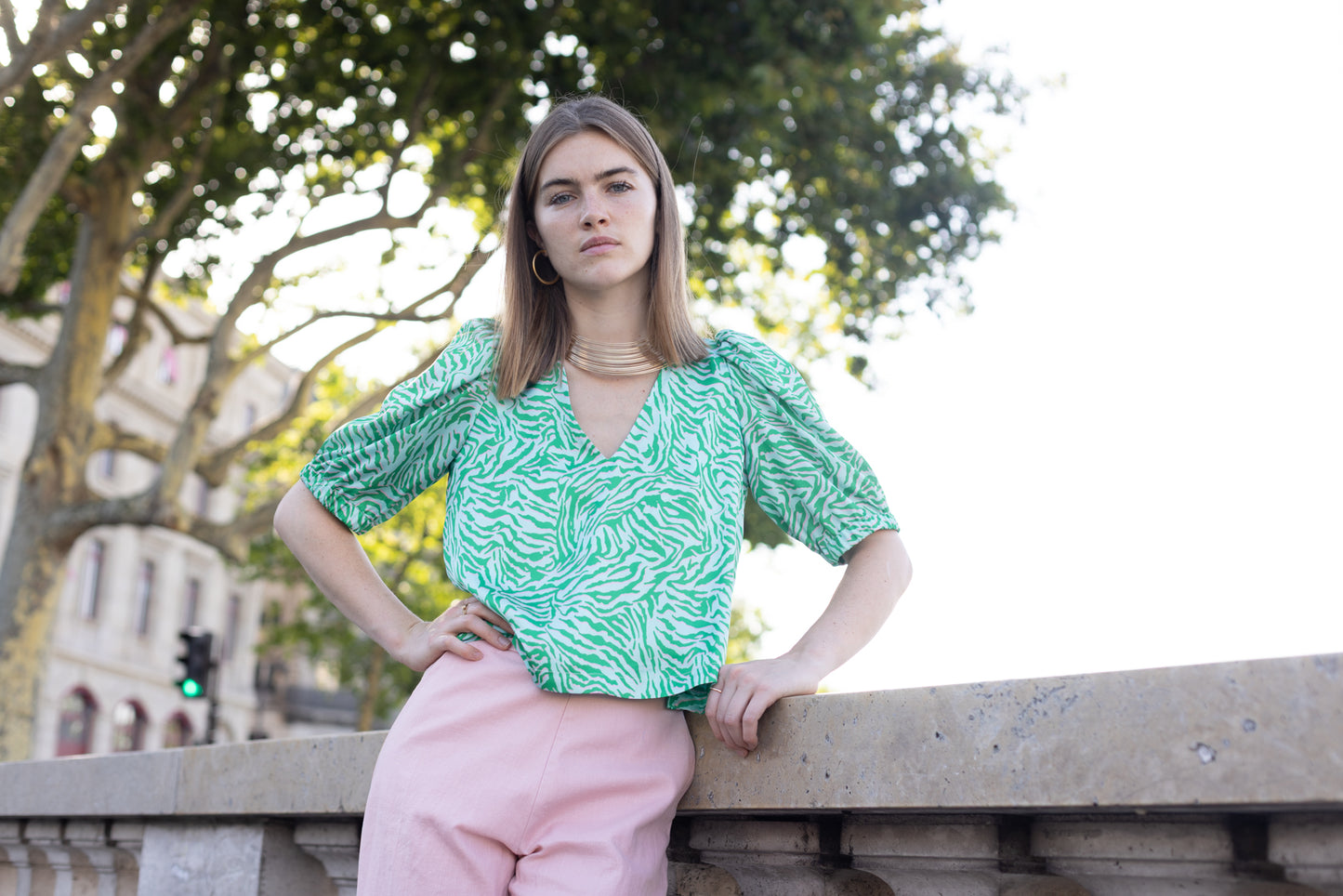Haut à motif vert et rose