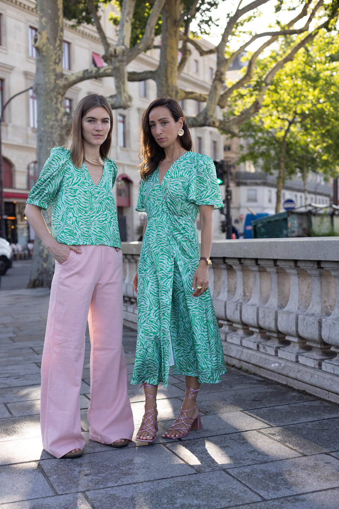 Haut à motif vert et rose