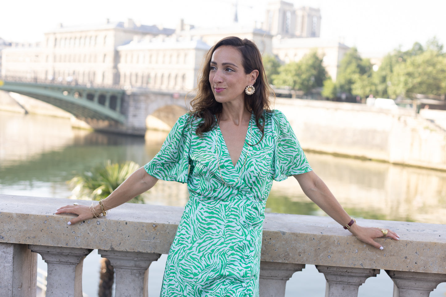 Robe portefeuille à motif rose et verte