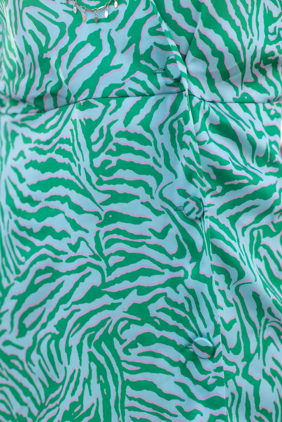 Robe portefeuille à motif rose et verte