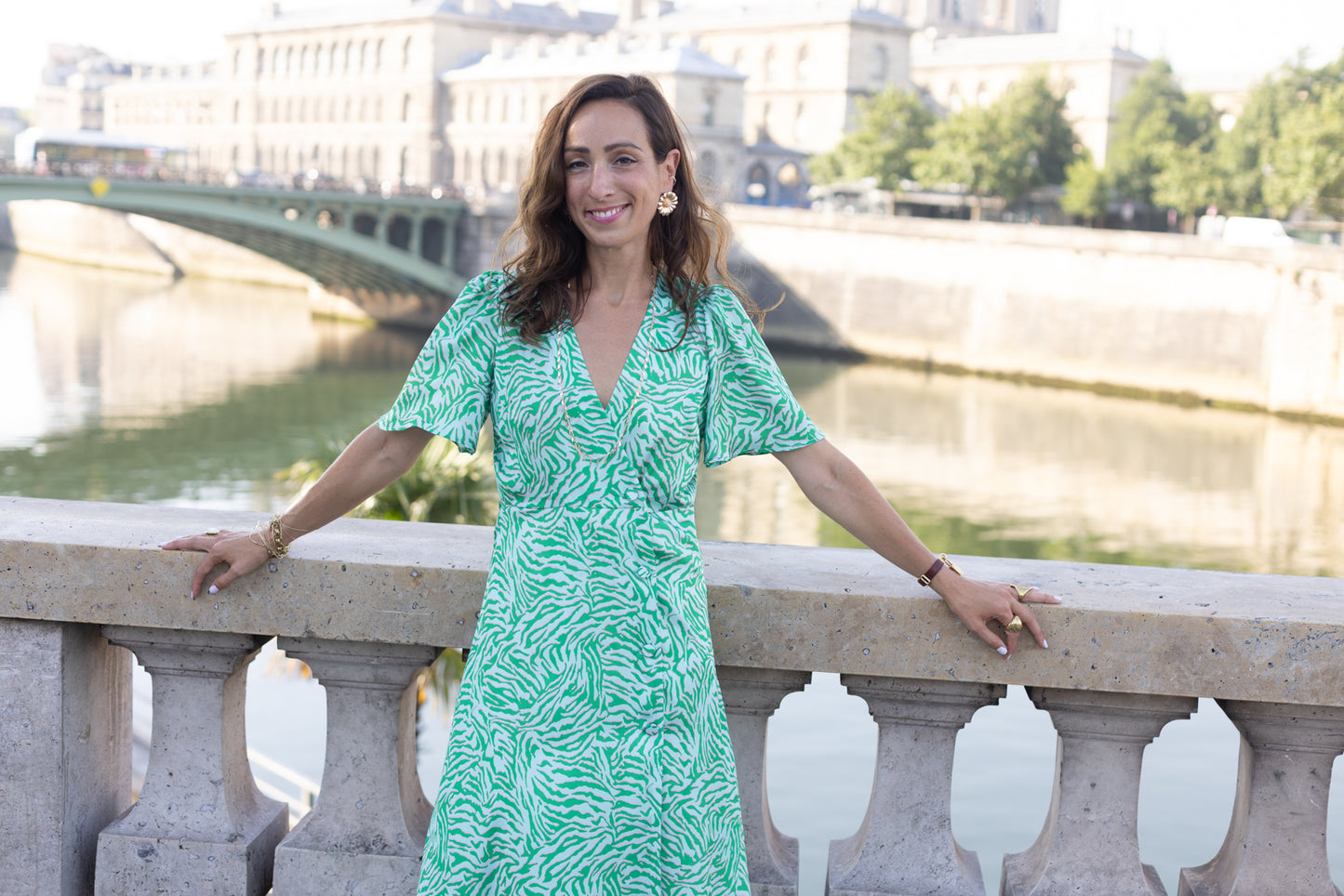 Robe portefeuille à motif rose et verte