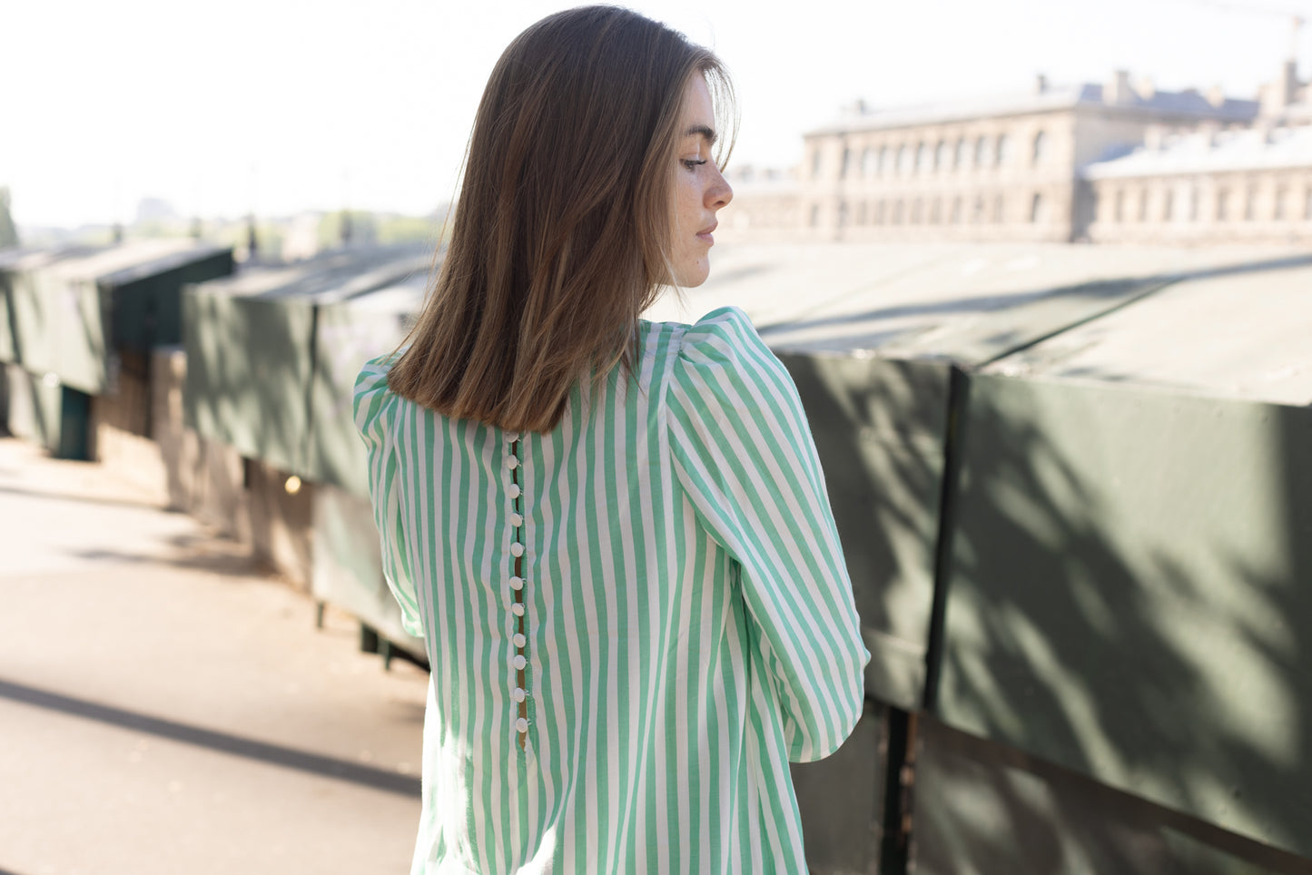 Robe courte à rayures verte et blanche