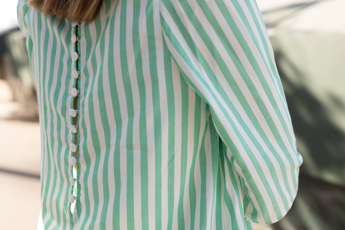 Robe courte à rayures verte et blanche