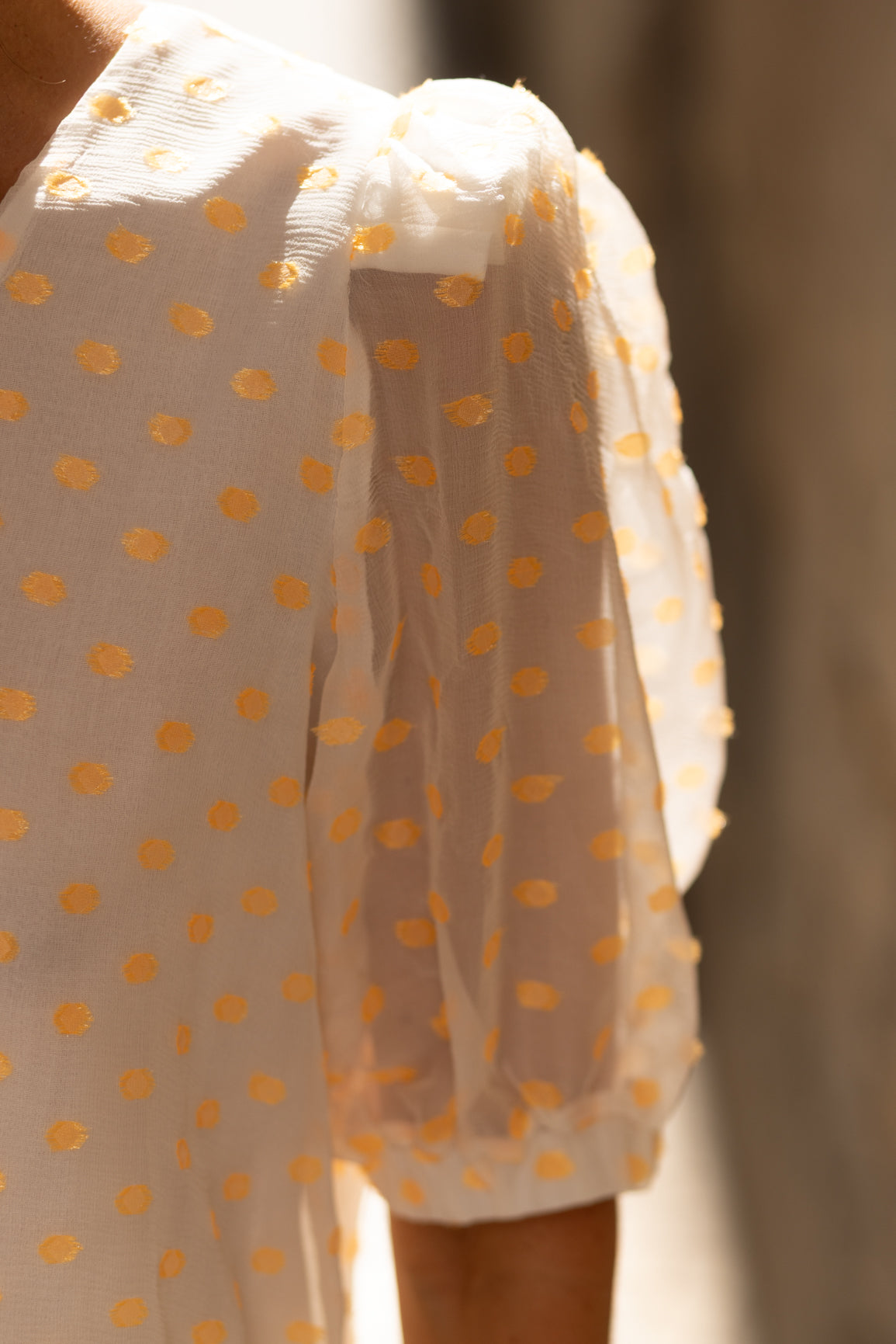 Blouse en soie à pois orange LYS