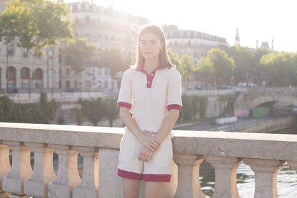 Polo écru en maille détail fushia