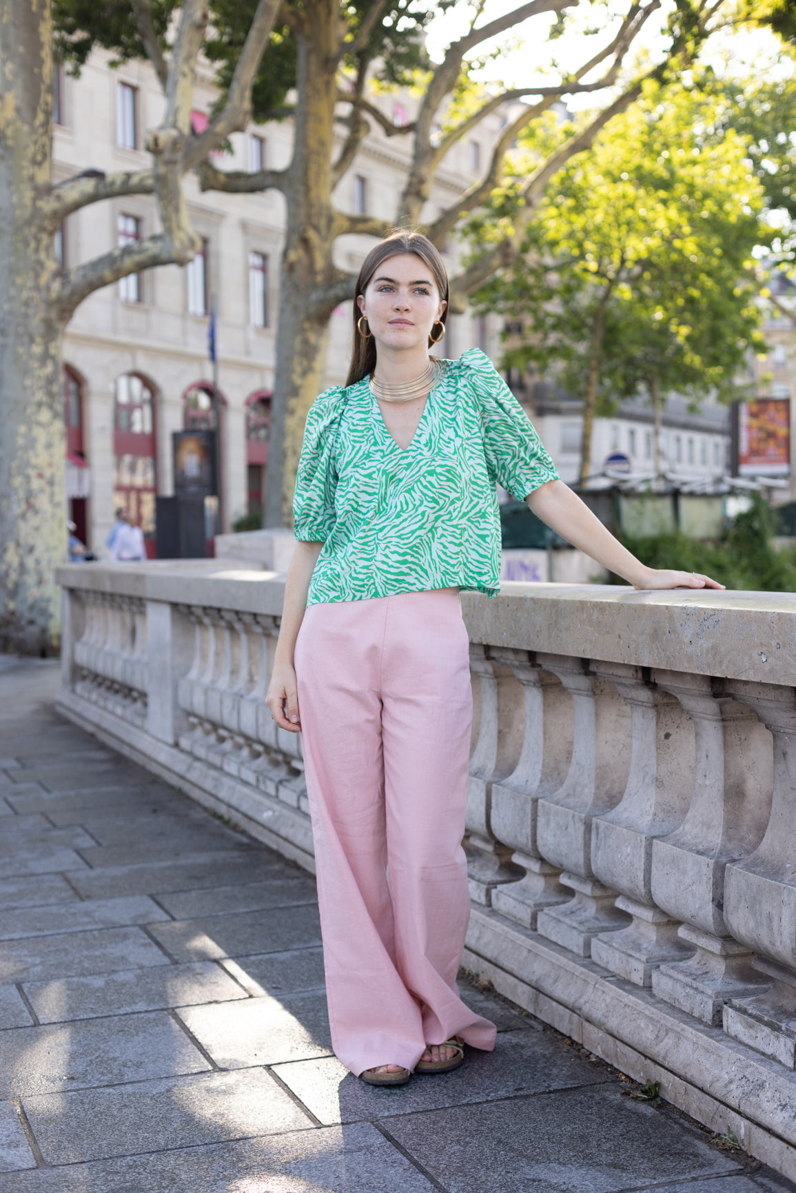 Haut à motif vert et rose