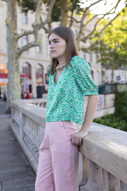 Haut à motif vert et rose