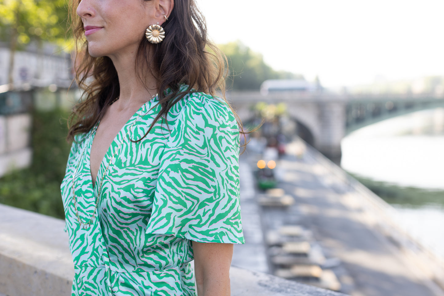 Robe portefeuille à motif rose et verte