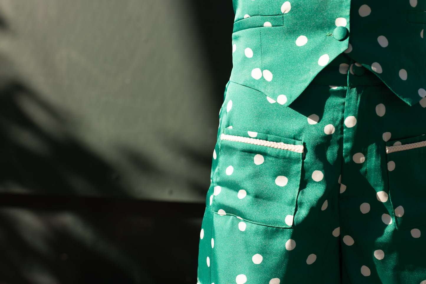 Short à pois blanc fond vert
