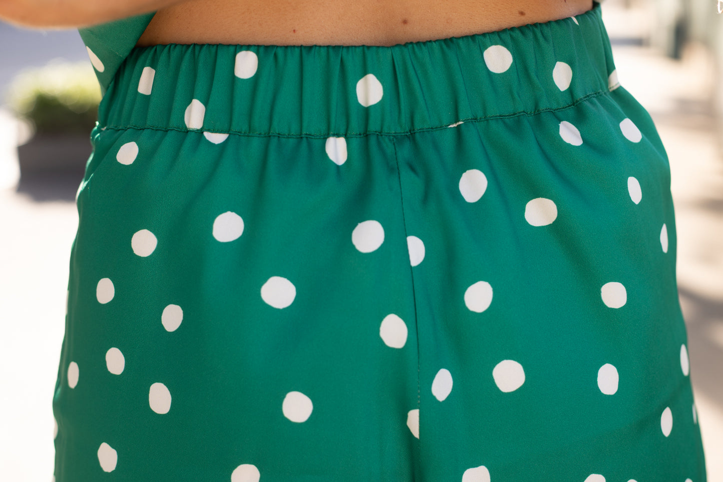 Short à pois blanc fond vert