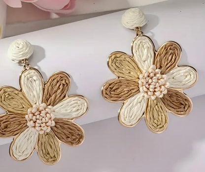 Boucles d’oreille fleurs en raphia